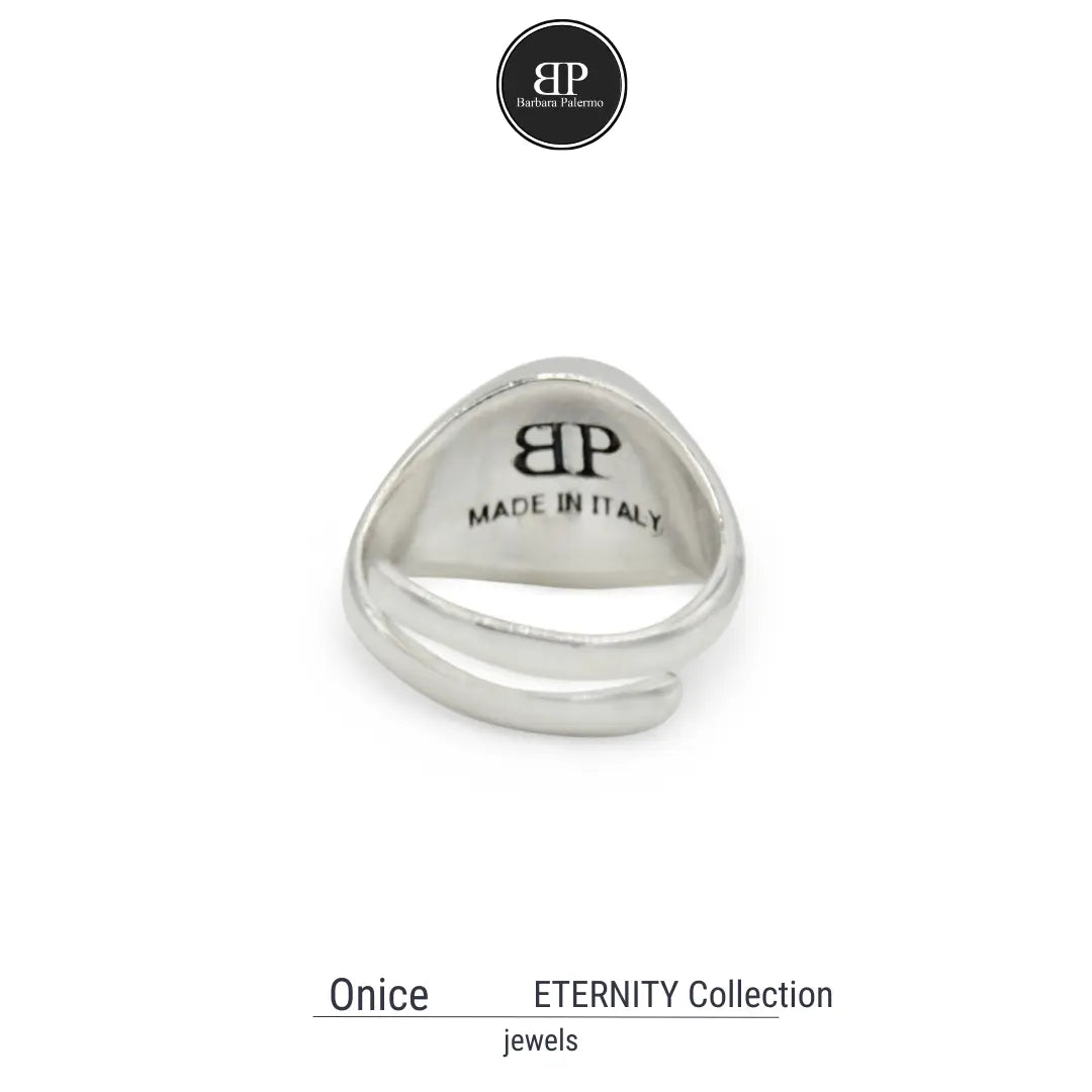 Eternity - Anello Chevalier Onice Nero Cabochon: Stile Classico, Raffinatezza Moderna