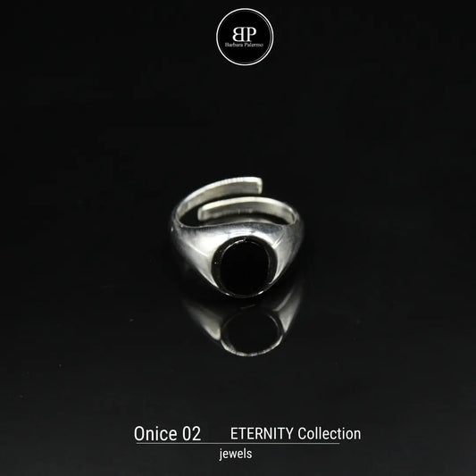 Eternity - Anello con Onice Nero Piatto: Forza e Eleganza
