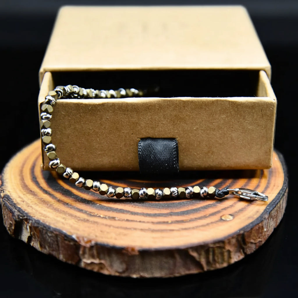 Braid Mini 2.0 Armband mit senffarbenen Hämatitwürfeln