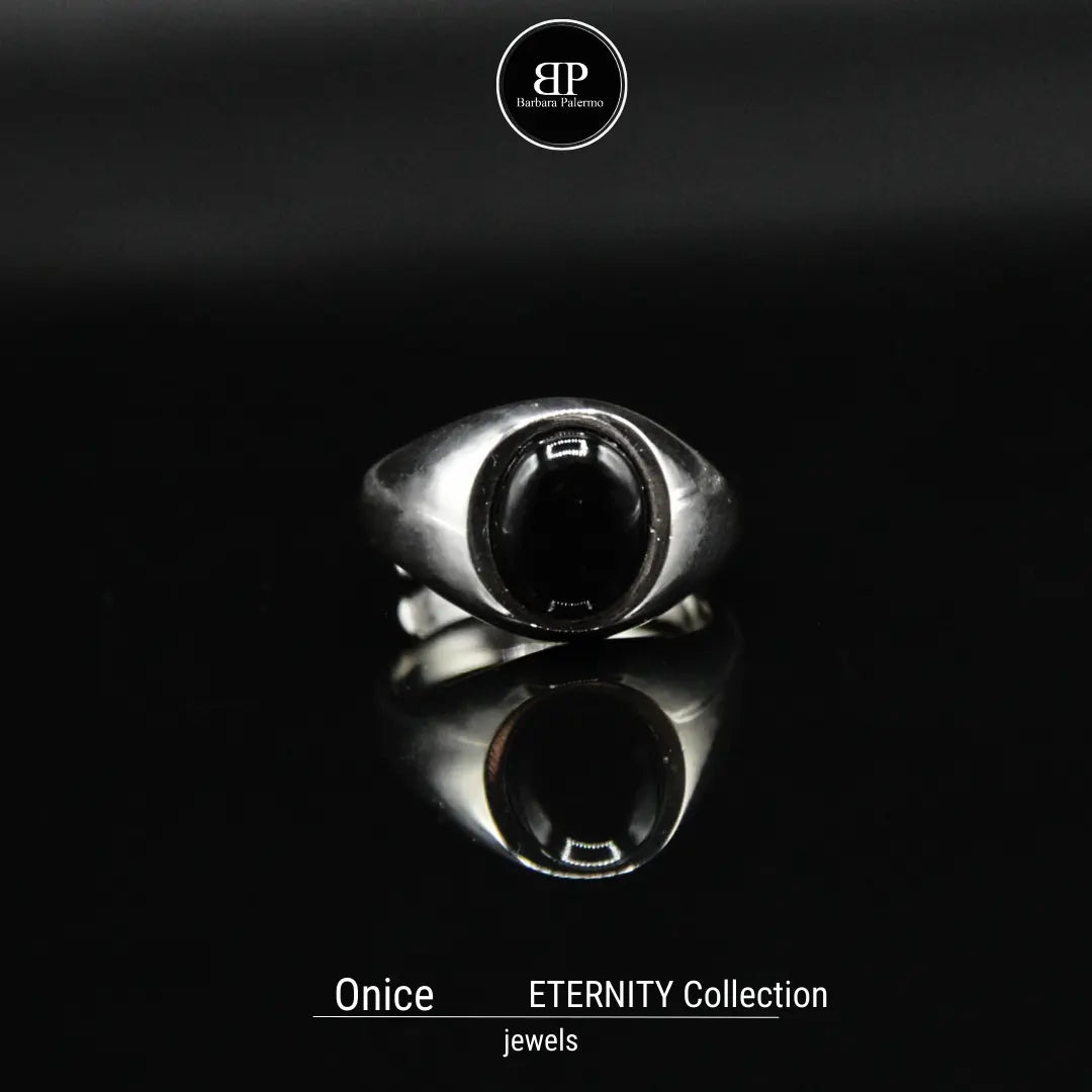 Eternity - Anello Chevalier  Onice Nero Cabochon: Stile Classico, Raffinatezza Moderna