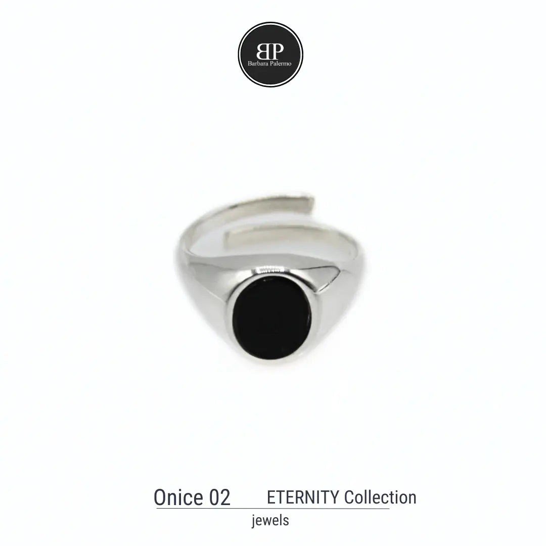 Eternity - Anello con Onice Nero Piatto: Forza e Eleganza