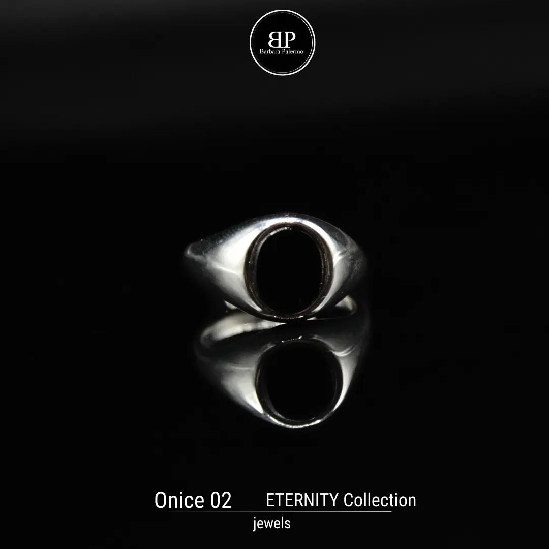 Eternity - Anello con Onice Nero Piatto: Forza e Eleganza