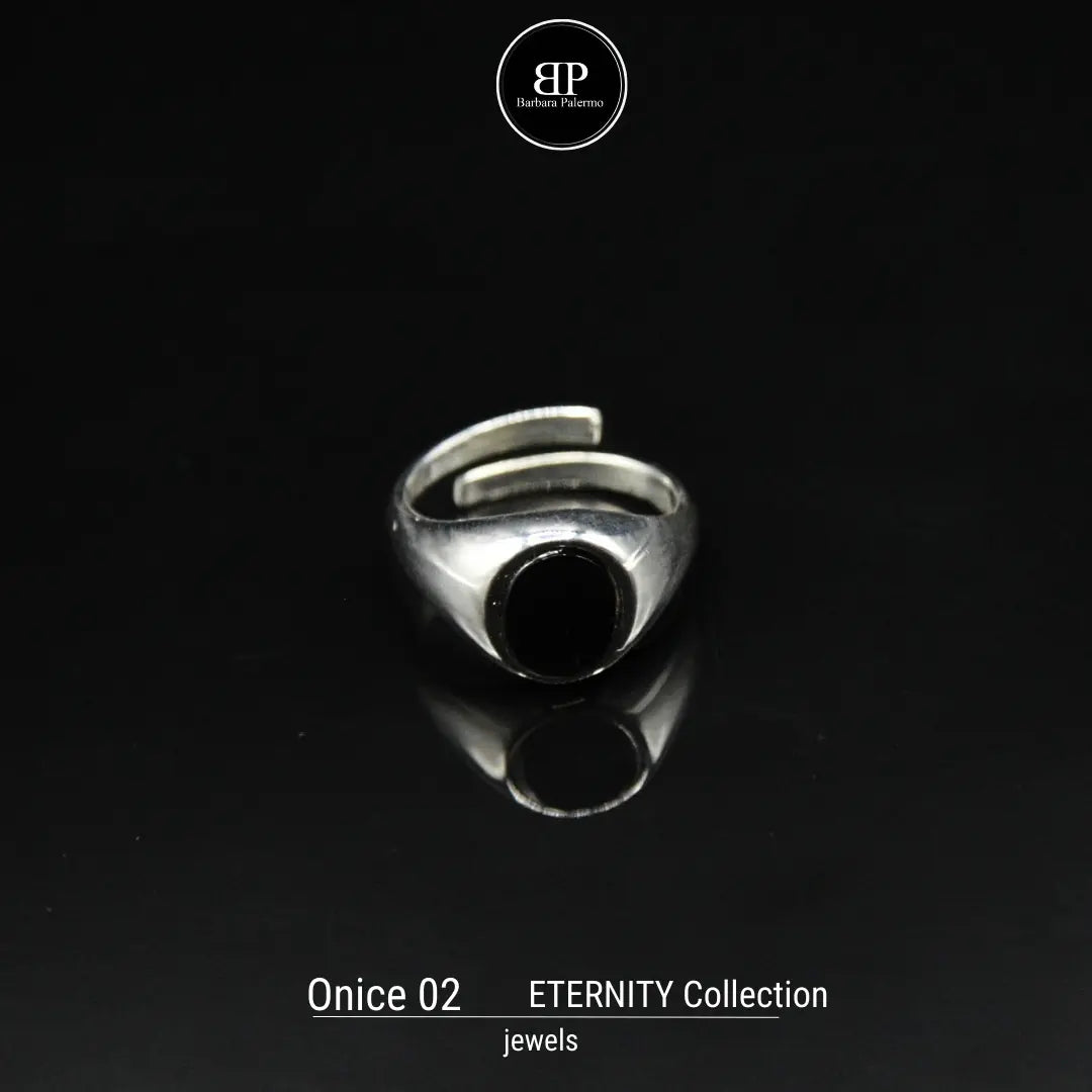 Eternity - Anello con Onice Nero Piatto: Forza e Eleganza