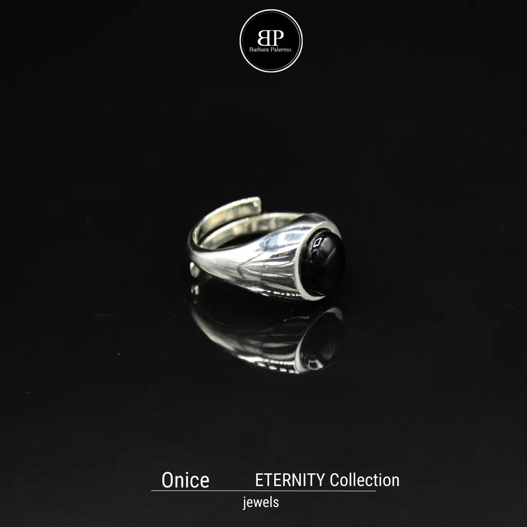 Eternity - Anello Chevalier  Onice Nero Cabochon: Stile Classico, Raffinatezza Moderna