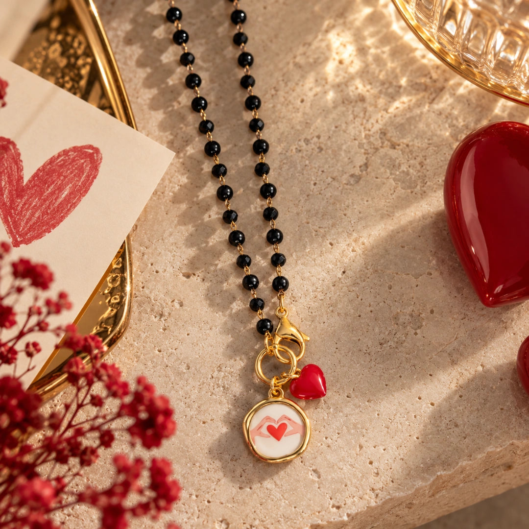 Collana Favola Cuore tra le Mani con Cristalli Neri Oro