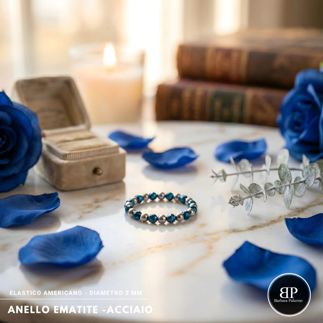 Elastischer Ring mit facettiertem, poliertem blauem Hämatit