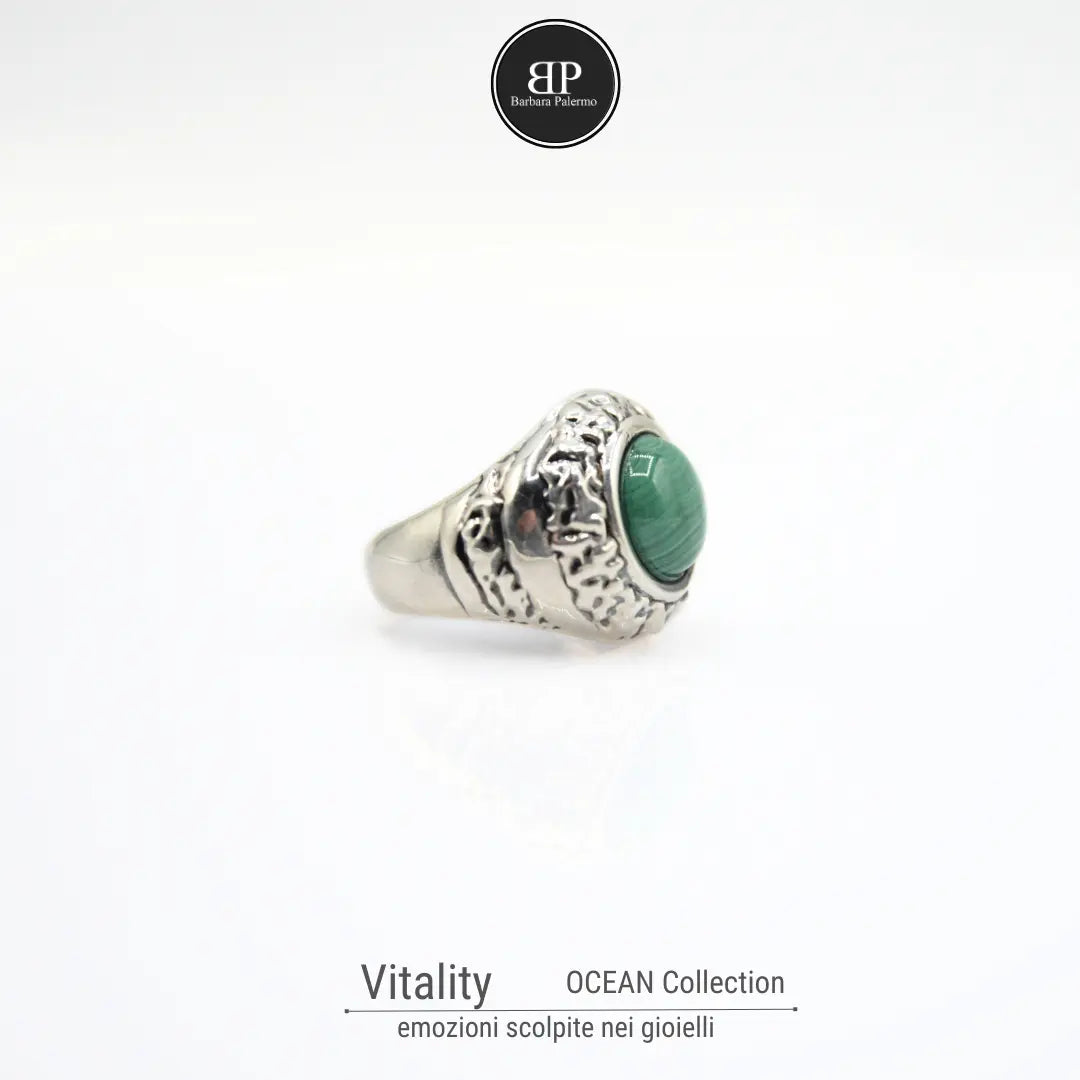 Anello Vitality con Pasta di Malachite e Scultura Ocean