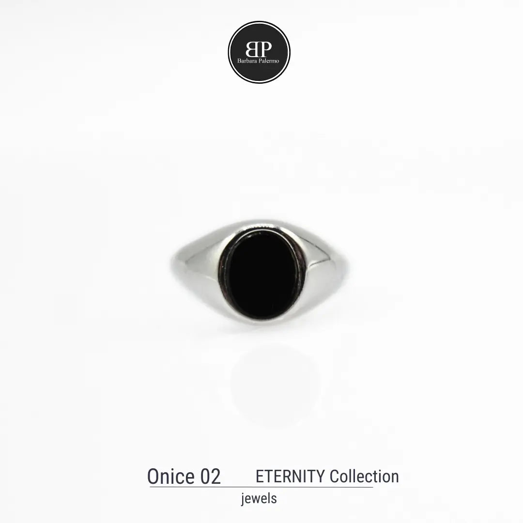 Eternity - Anello con Onice Nero Piatto: Forza e Eleganza