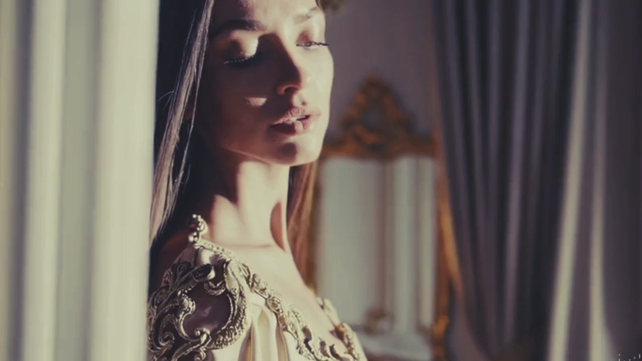 Carica il video: 
