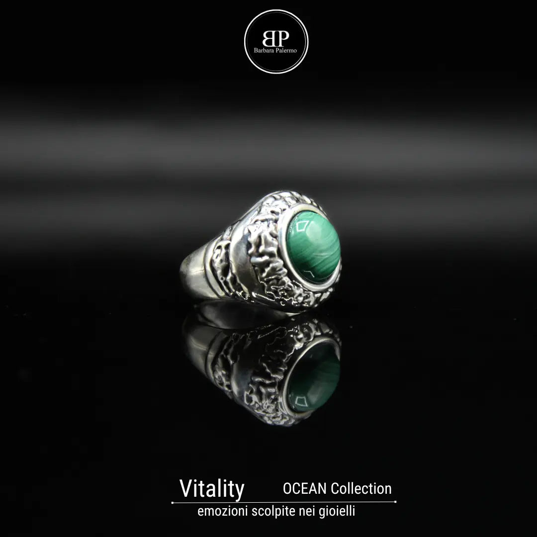 Anello Vitality con Pasta di Malachite e Scultura Ocean