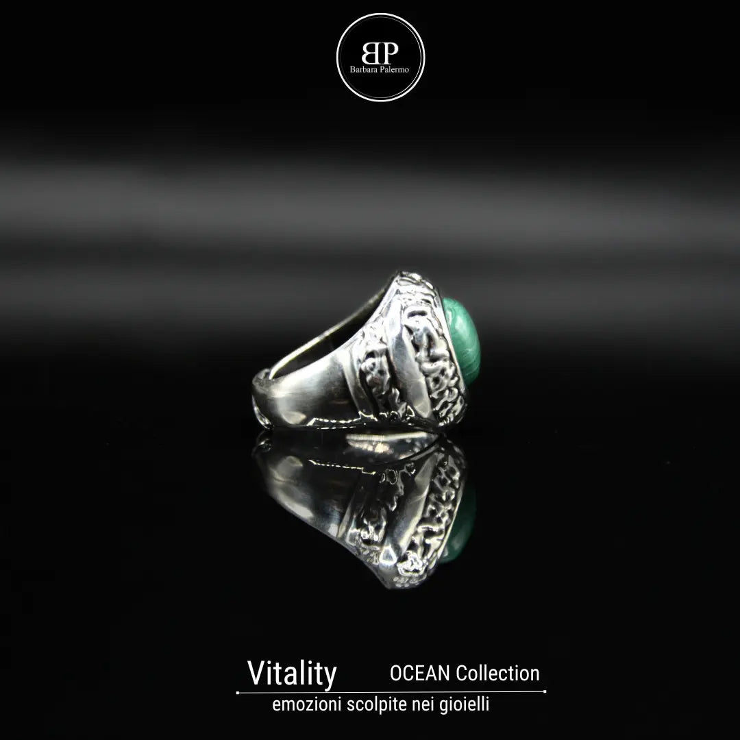 Anello Vitality con Pasta di Malachite e Scultura Ocean