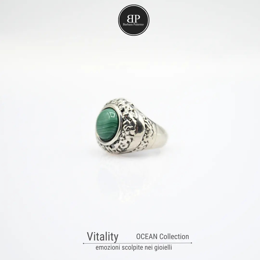 Anello Vitality con Pasta di Malachite e Scultura Ocean