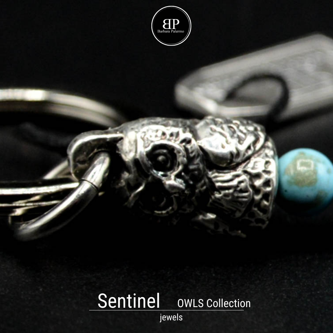 Sentinel: Eulen-Schlüsselanhänger in Silber und Türkis